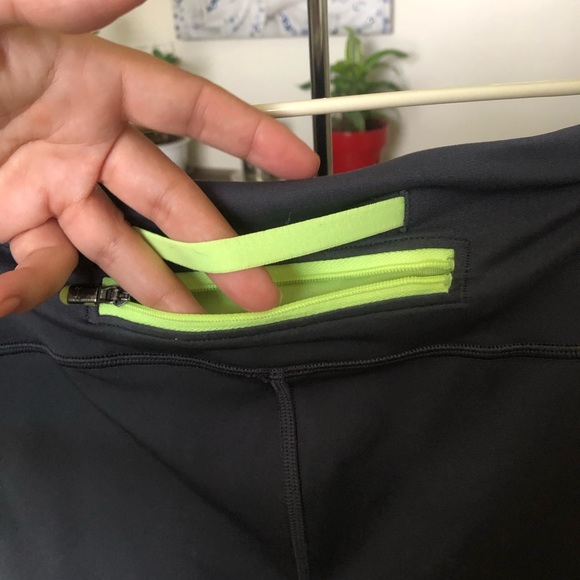 Under Armour S Compression Heat Gear Leggings - Picture 7 of 10